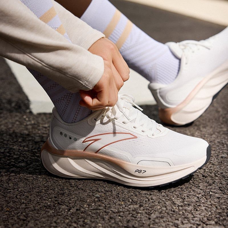 Giày Chạy Thể Thao Nữ PG7 Travel 2.5 ANTA 1225D5545-6