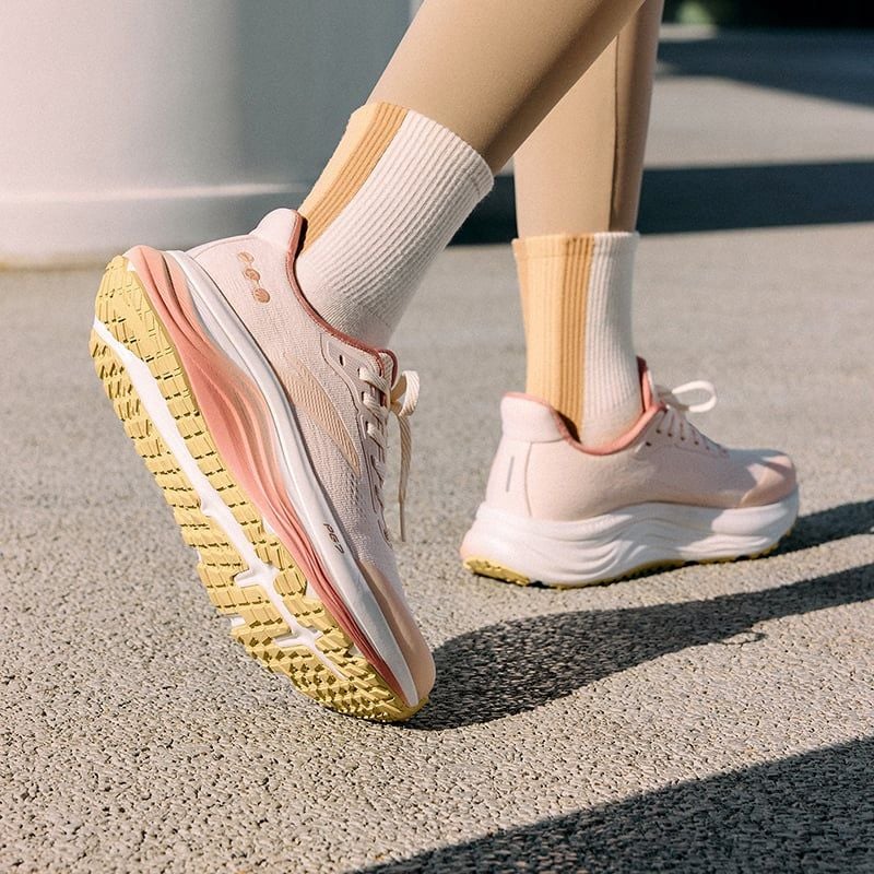 Giày Chạy Thể Thao Nữ PG7 Travel V2 ANTA 1226A5546-4