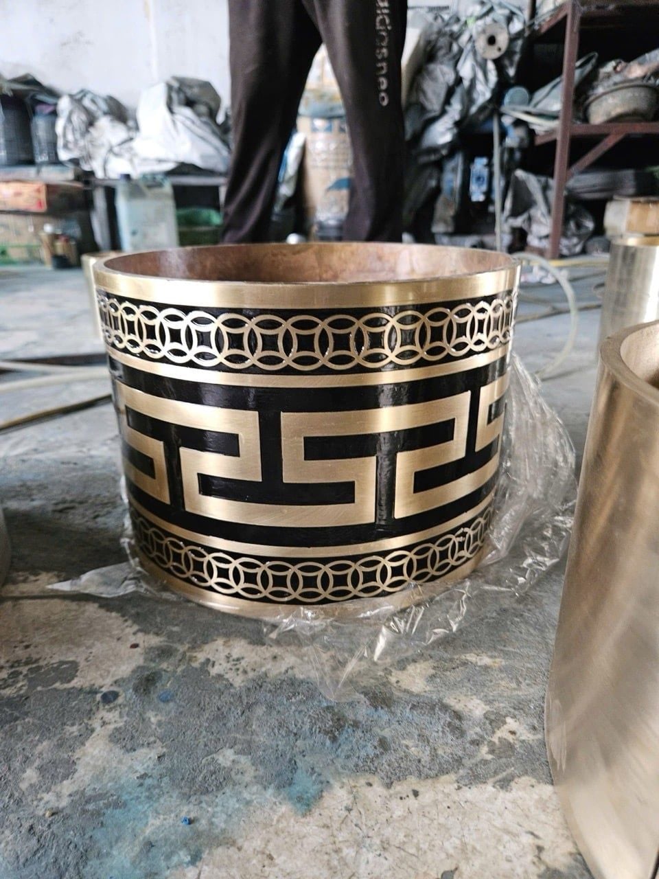 Đai đồng ốp chân cột nhà thờ