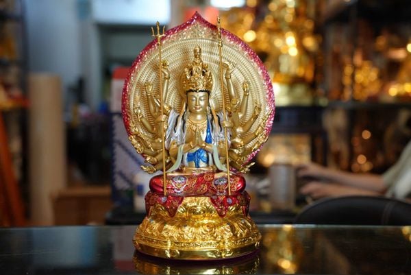 Tượng phật Thiên thủ thiên nhãn bằng đồng sơn màu vẽ diện