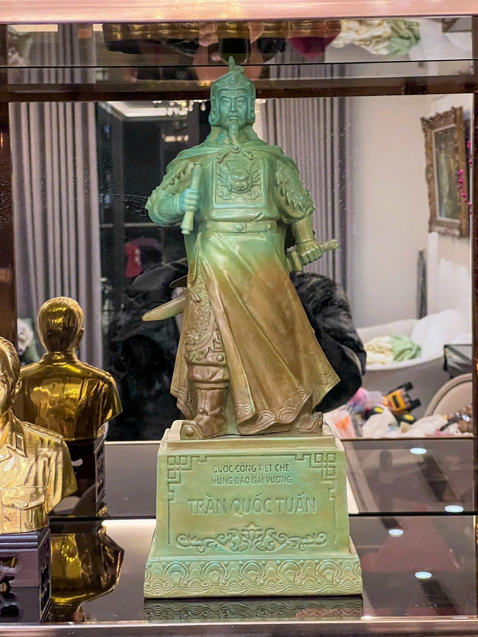 Tượng Trần Hưng Đạo 40cm bằng đồng vân hỏa biến độc bản chỉ có tại Đồng Phong Thủy