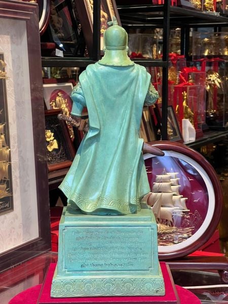 Tượng Trần Hưng Đạo 50cm bằng đồng để bàn