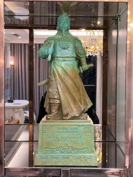 Tượng Trần Hưng Đạo 40cm bằng đồng vân hỏa biến độc bản chỉ có tại Đồng Phong Thủy