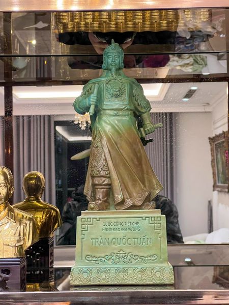 Tượng Trần Hưng Đạo 40cm bằng đồng vân hỏa biến độc bản chỉ có tại Đồng Phong Thủy