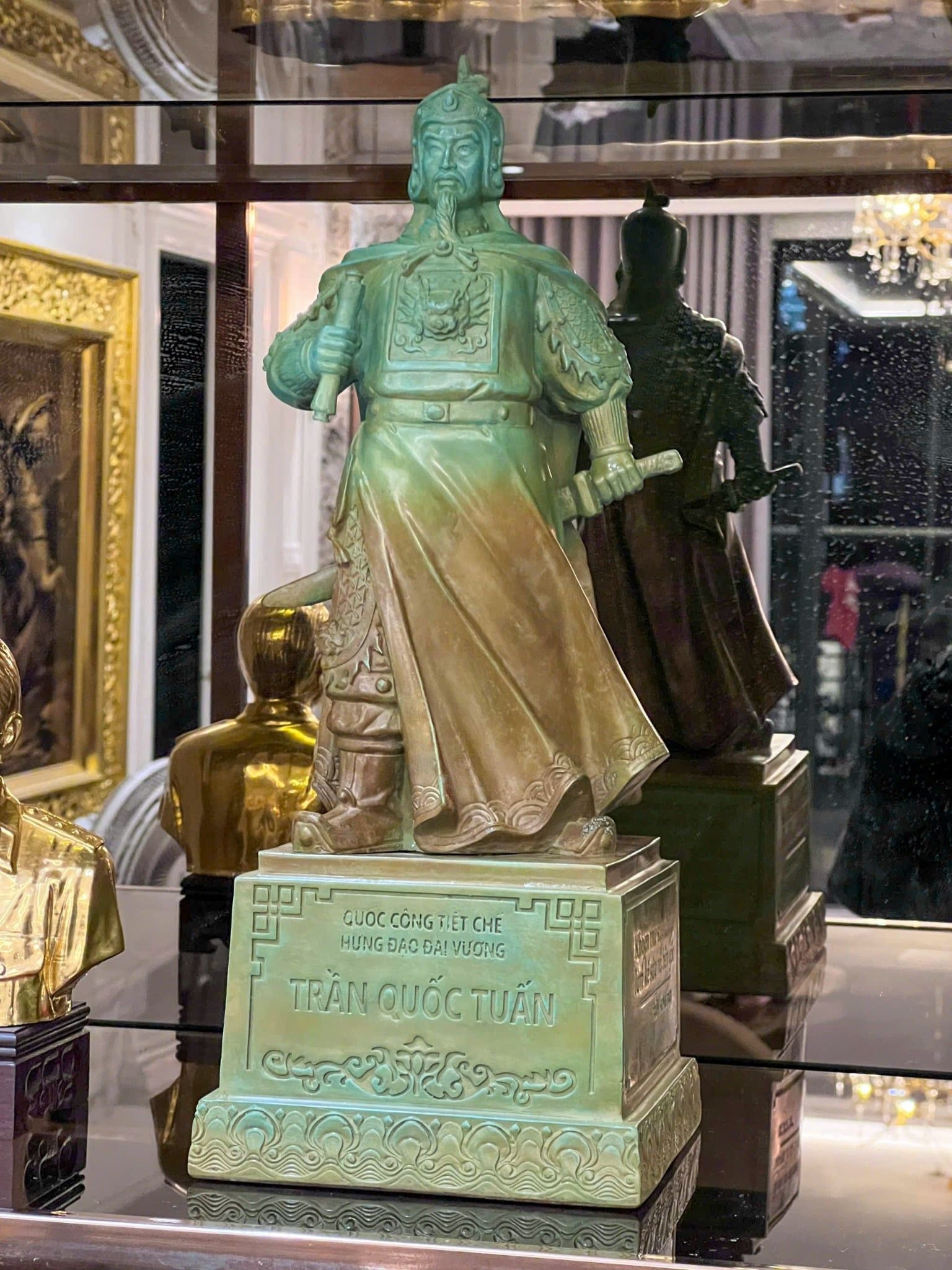 Tượng Trần Hưng Đạo 40cm bằng đồng vân hỏa biến độc bản chỉ có tại Đồng Phong Thủy