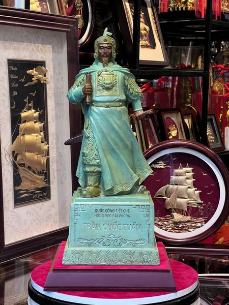 Tượng Trần Hưng Đạo bằng đồng 50cm patina xanh ngọc lục bích vân cổ