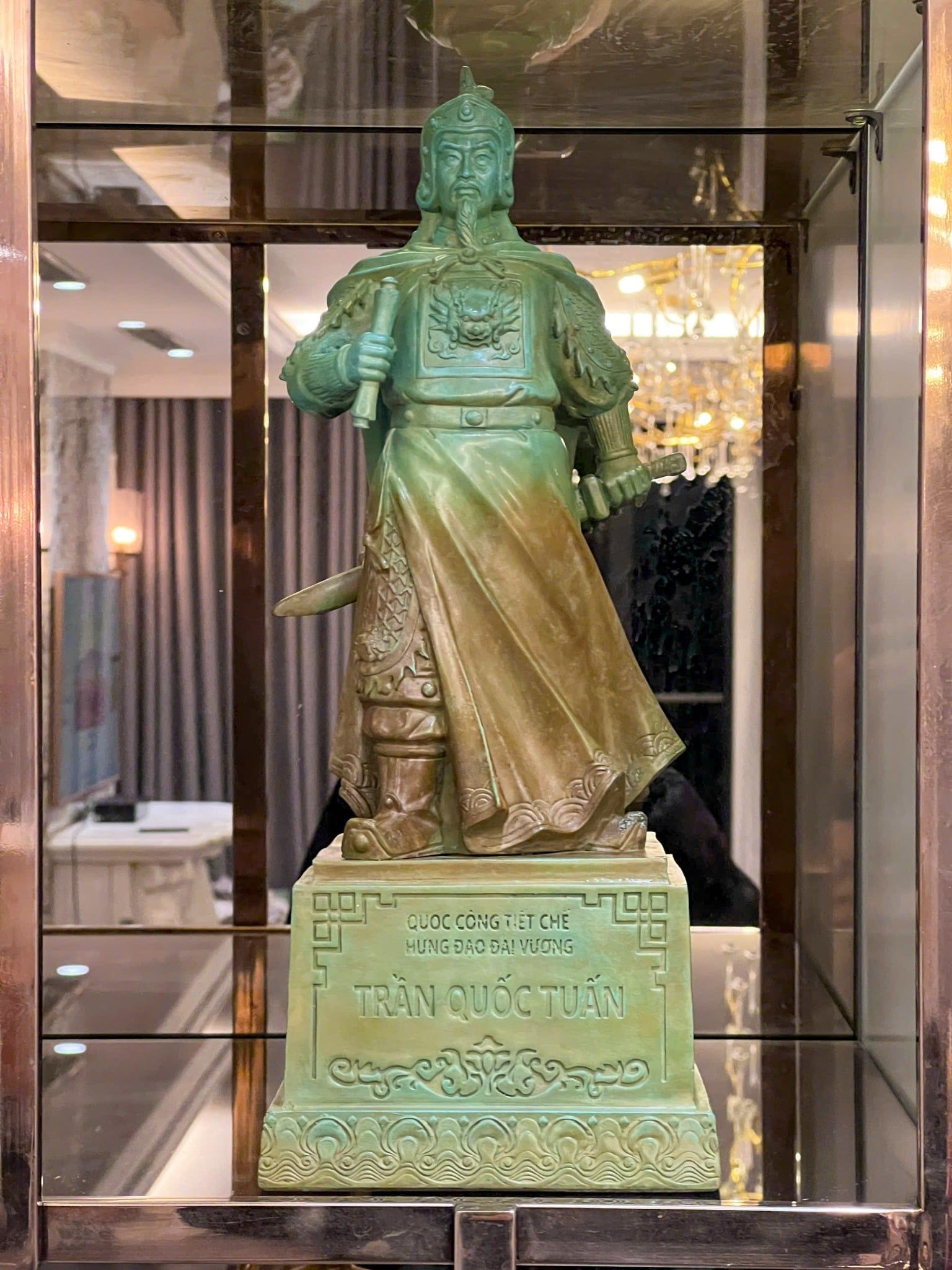 Tượng Trần Hưng Đạo 40cm bằng đồng vân hỏa biến độc bản chỉ có tại Đồng Phong Thủy