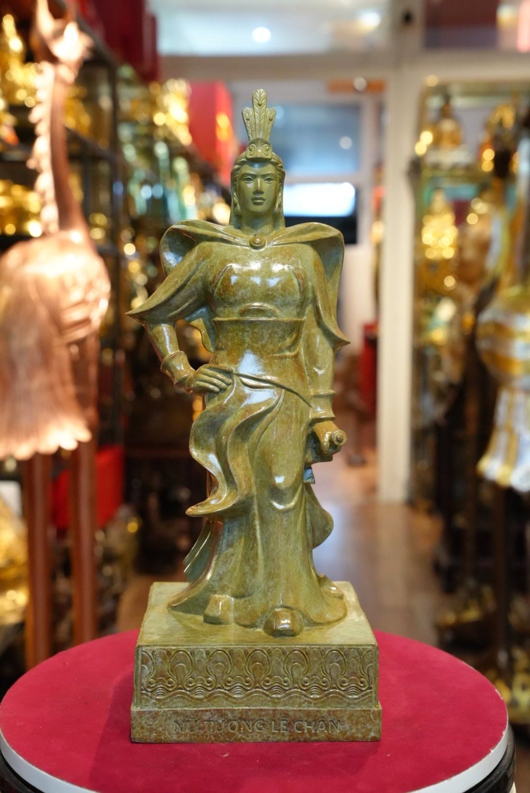 Tượng nữ tướng Lê Chân bằng đồng patina