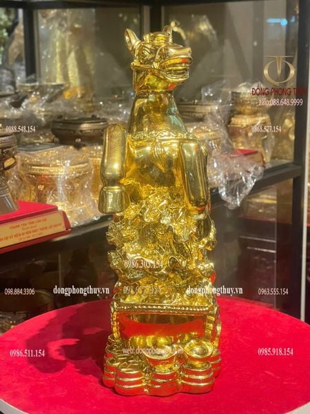 Tượng ngựa bằng đồng dát vàng