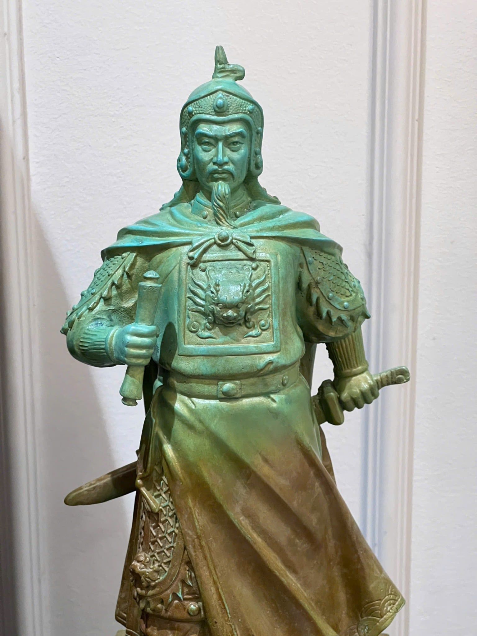 Tượng Trần Hưng Đạo bằng đồng màu xanh khoáng nhiệt cao 42cm