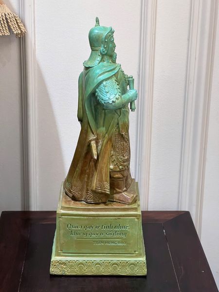 Tượng Trần Hưng Đạo bằng đồng