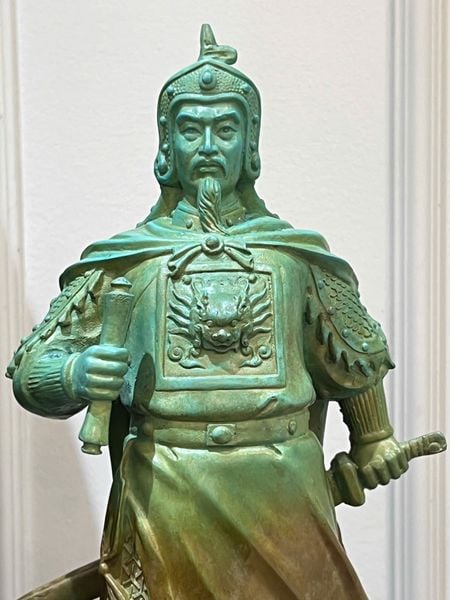 Tượng Trần Hưng Đạo bằng đồng