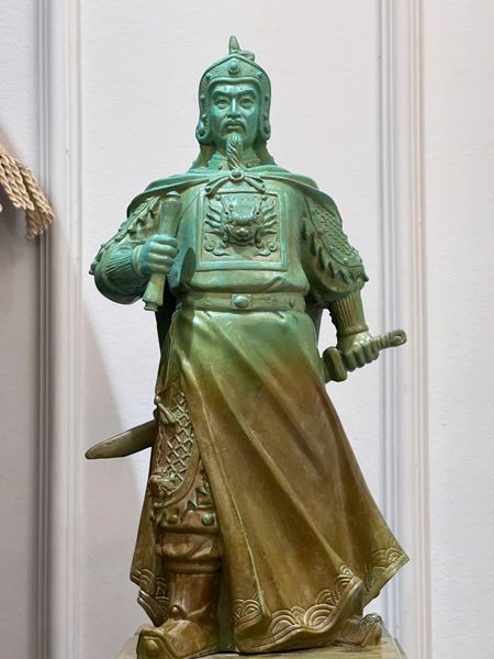 Tượng Trần Hưng Đạo bằng đồng