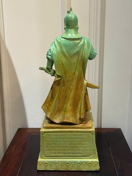 Tượng Trần Hưng Đạo bằng đồng