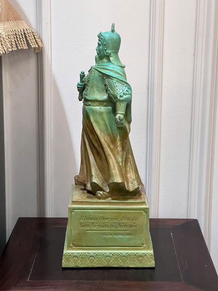Tượng Trần Hưng Đạo bằng đồng
