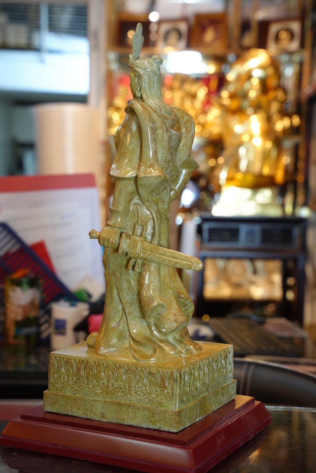Tượng nữ tướng Lê Chân bằng đồng patina