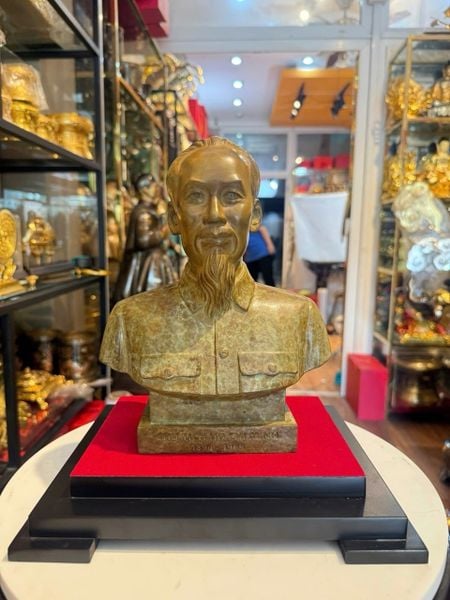 Tượng Bác Hồ bằng đồng patina