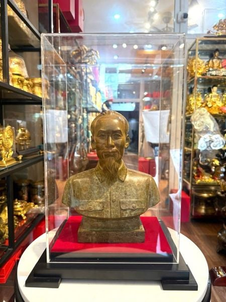 Tượng Bác Hồ bằng đồng patina