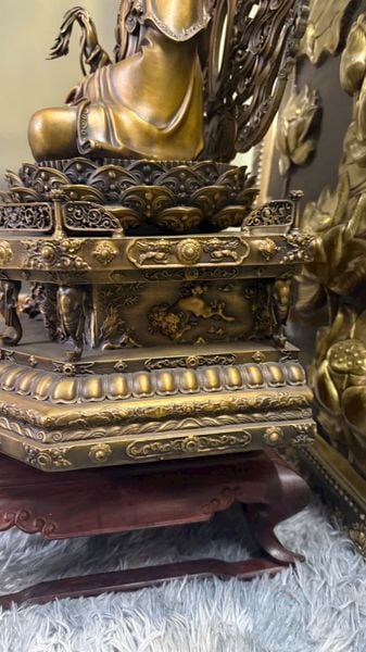 Tượng Quan Âm bằng đồng
