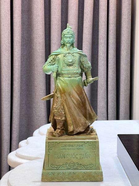 Tượng Trần Hưng Đạo patina vân hỏa biến độc bản chỉ có tại Đồng Phong Thủy.