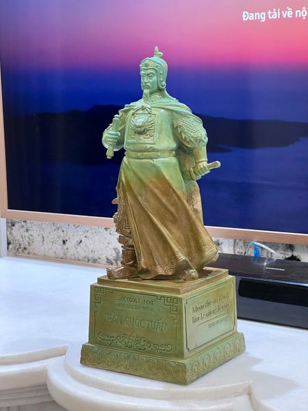 Tượng Trần Hưng Đạo patina vân hỏa biến độc bản chỉ có tại Đồng Phong Thủy.