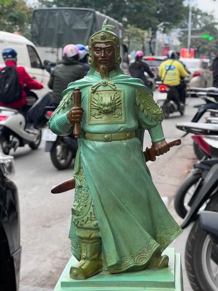 Tượng Trần Quốc Tuấn bằng đồng 50cm patina xanh ngọc lục bích vân cổ