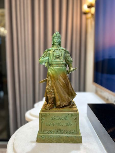 Tượng Trần Hưng Đạo patina vân hỏa biến độc bản chỉ có tại Đồng Phong Thủy.