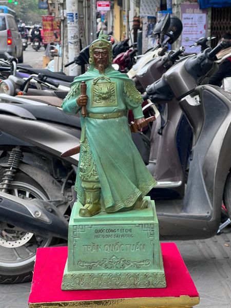 Tượng Trần Quốc Tuấn bằng đồng 50cm patina xanh ngọc lục bích vân cổ