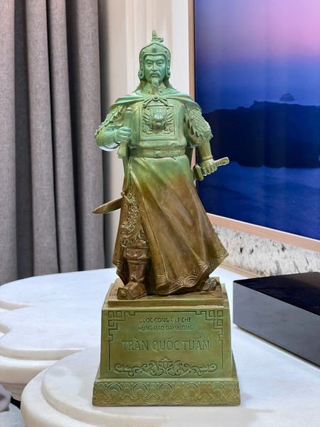 Tượng Trần Hưng Đạo patina vân hỏa biến độc bản chỉ có tại Đồng Phong Thủy.