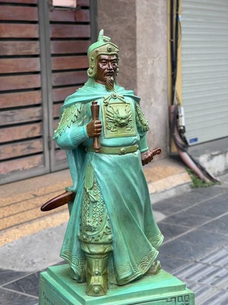 Tượng Trần Hưng Đạo bằng đồng cao 50cm màu ngọc bích vân cổ
