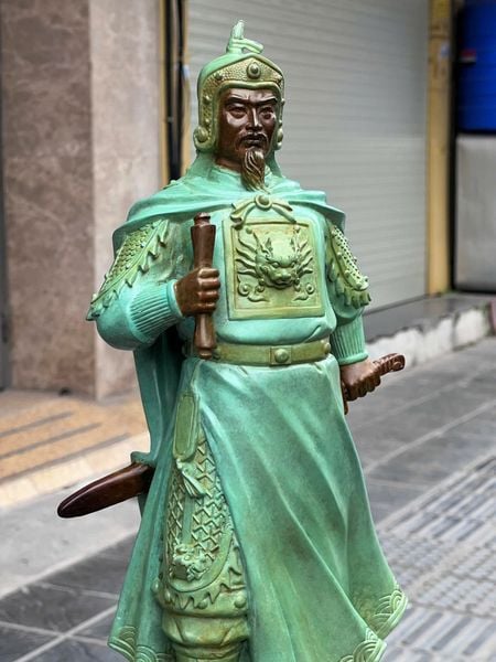 Tượng Trần Hưng Đạo bằng đồng cao 50cm màu ngọc bích vân cổ