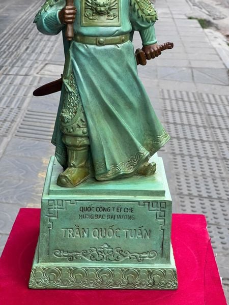 Tượng Trần Hưng Đạo bằng đồng cao 50cm màu ngọc bích vân cổ