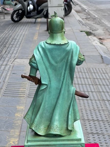 Tượng Trần Hưng Đạo bằng đồng cao 50cm màu ngọc bích vân cổ