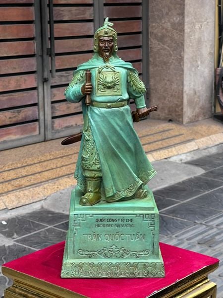 Tượng Trần Hưng Đạo bằng đồng cao 50cm màu ngọc bích vân cổ