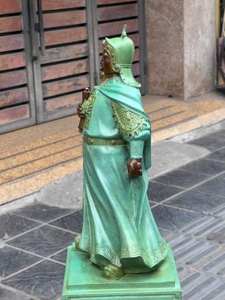 Tượng Trần Hưng Đạo bằng đồng cao 50cm màu ngọc bích vân cổ