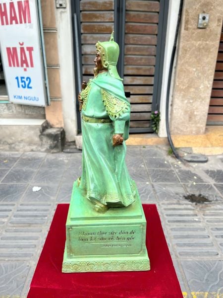 Tượng Trần Hưng Đạo bằng đồng cao 50cm màu ngọc bích vân cổ