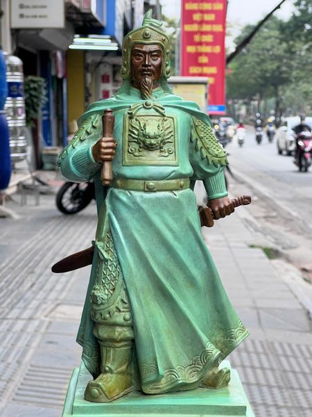 Tượng Trần Quốc Tuấn bằng đồng 50cm patina xanh ngọc lục bích vân cổ