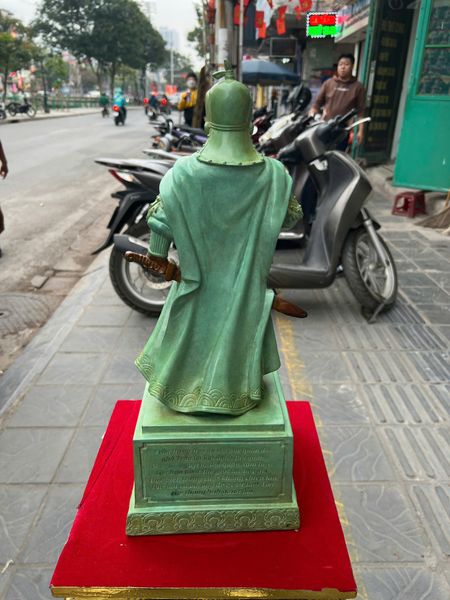 Tượng Trần Quốc Tuấn bằng đồng 50cm patina xanh ngọc lục bích vân cổ