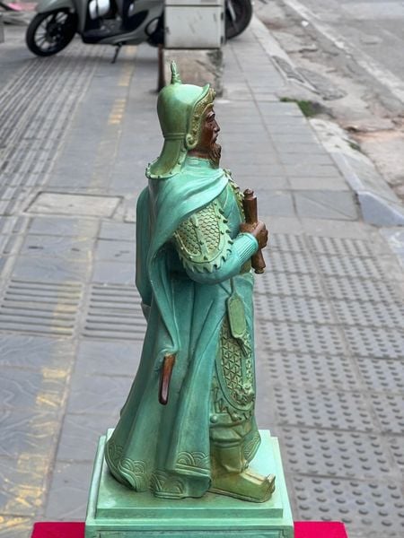 Tượng Trần Quốc Tuấn bằng đồng 50cm patina xanh ngọc lục bích vân cổ