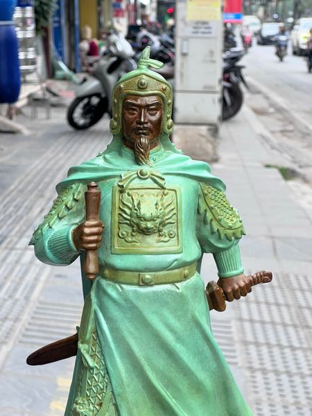 Tượng Trần Quốc Tuấn bằng đồng 50cm patina xanh ngọc lục bích vân cổ