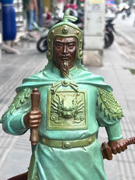 Tượng Trần Hưng Đạo bằng đồng cao 50cm màu ngọc bích vân cổ