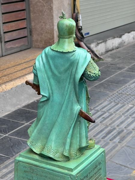 Tượng Trần Hưng Đạo bằng đồng cao 50cm màu ngọc bích vân cổ