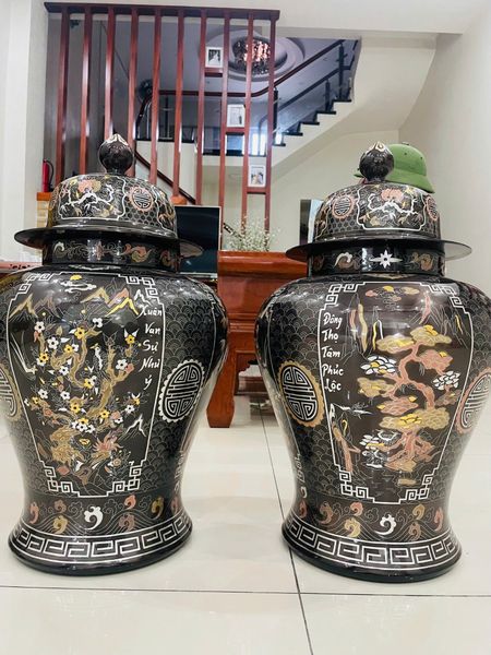 Đôi chóe thờ đồng đỏ khảm ngũ sắc