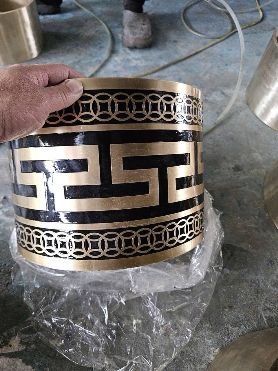 Đai đồng ốp chân cột nhà thờ