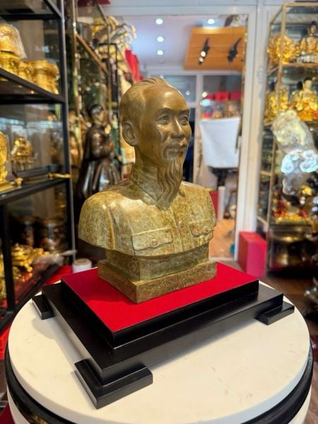 Tượng Bác Hồ bằng đồng patina