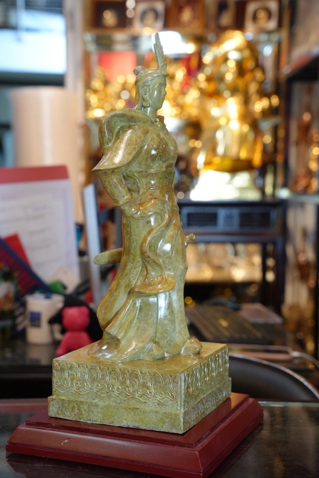 Tượng nữ tướng Lê Chân bằng đồng patina