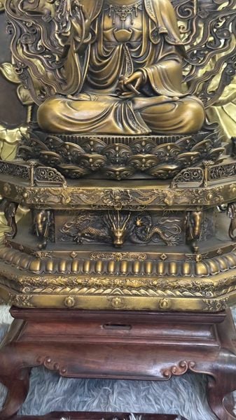 Tượng Quan Âm bằng đồng