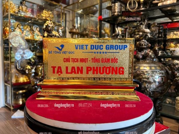 Biển chức danh bằng đồng đúc nguyên khối cnc mạ vàng 24k