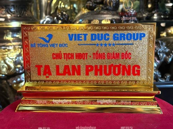 Biển chức danh bằng đồng đúc nguyên khối cnc mạ vàng 24k