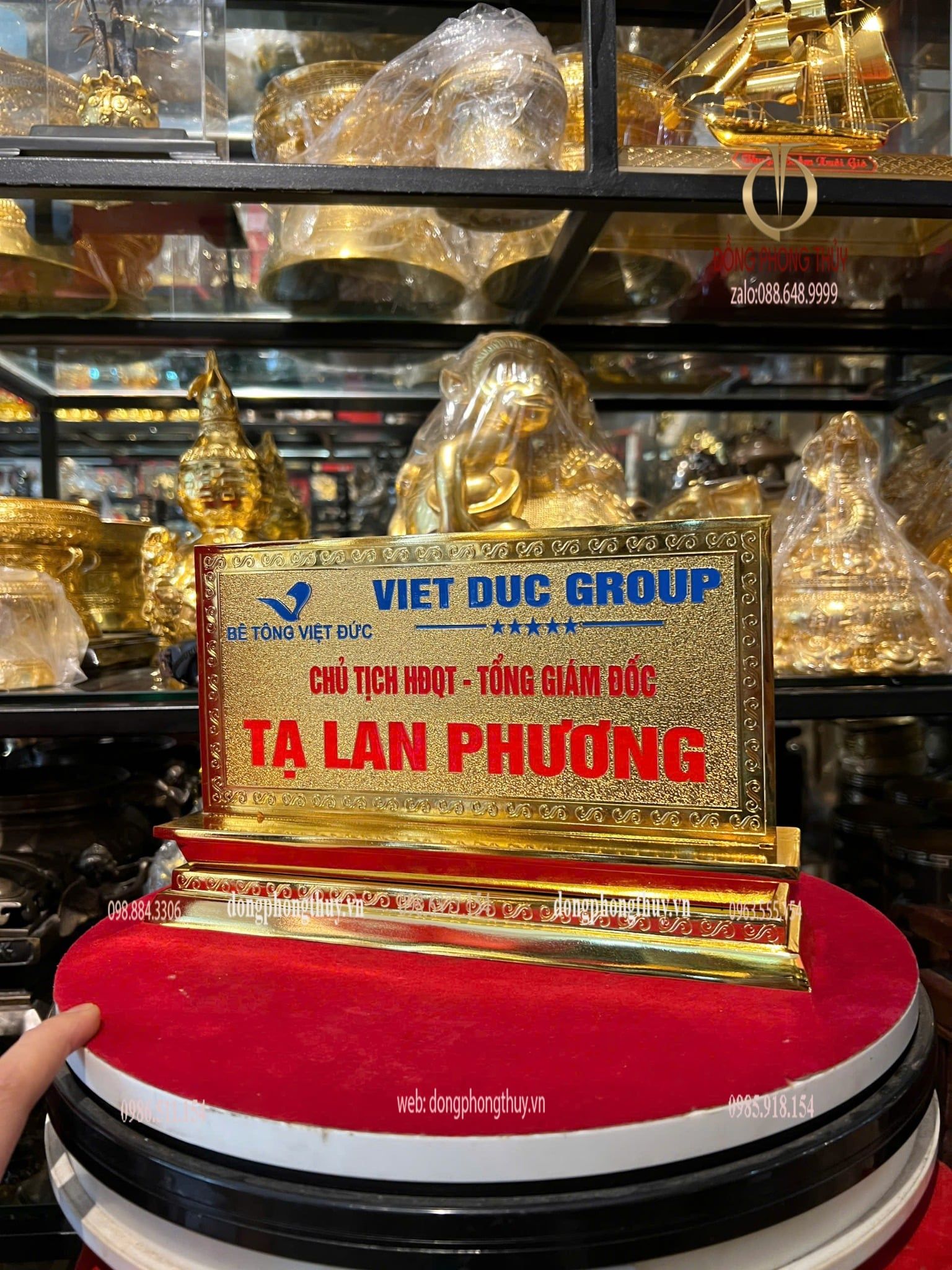 Biển chức danh bằng đồng đúc nguyên khối mạ vàng 24k